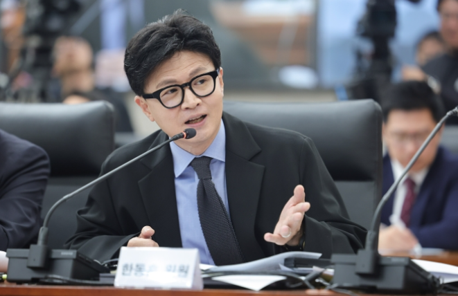 [속보] <b>민주당</b>, 한동훈 딸 논문 의혹 다시 꺼냈다…“벤슨이 대필했....
