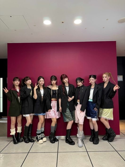니쥬 韓 미니 1집 초동 22만장, 자체 최고 기록 및 3연속 음방 1위 달성