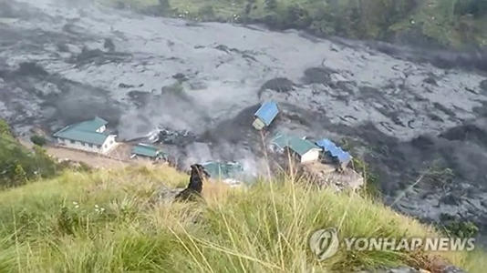 <b>네팔</b> 고르카서 돌발<b>홍수</b>로 최소 5명 실종…헬기로 고립 주민 구조