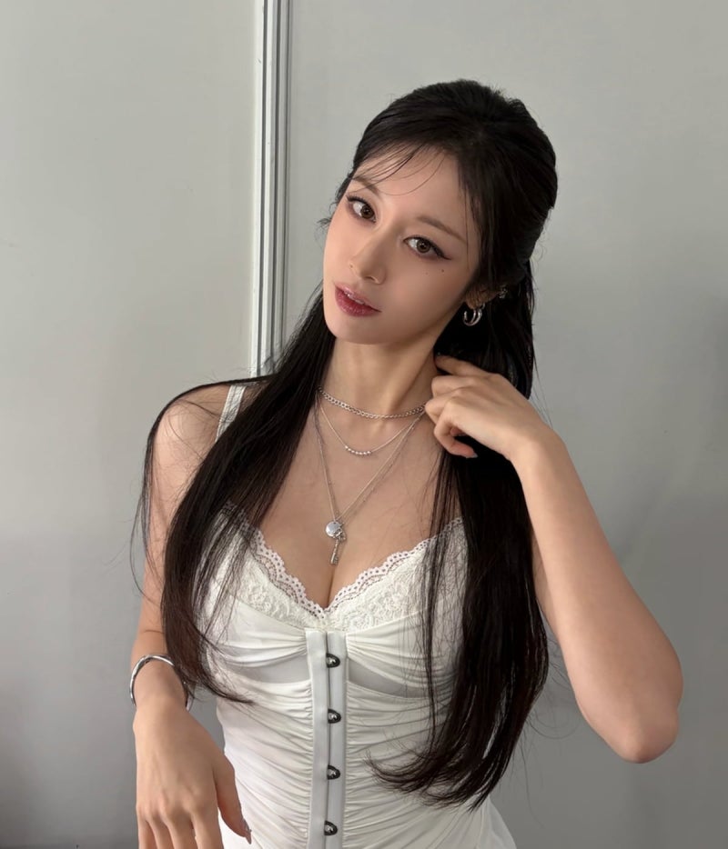 티아라 지연 황재균 이혼 후 근황, 등 드러난 블랙룩이 17년차 리즈라는 반전