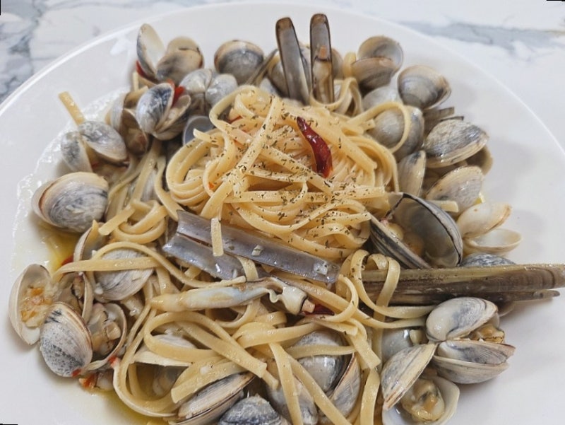 주말점심메뉴 직접 잡은 맛조개 동죽을 이용한 조개파스타 링귀니면 요리 만들기 감칠맛가....