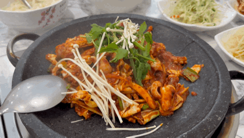 [부산 기장] 오시리아 동부산롯데아울렛맛집 지글지글 달궈진 돌판 위에서 완성되는 낙지볶....