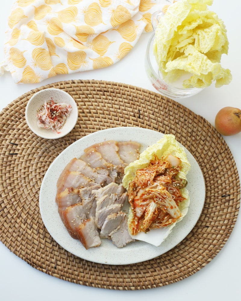 무수분 돼지수육 삶는법 앞다리살 수육과 겉절이 만들기 새우젓 양념까지