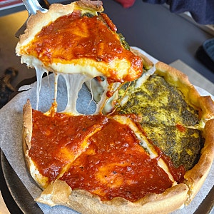 [오리지널시카고피자 홍대본점] 홍대 피자 맛집 치즈 가득 미국맛을 제대로 느낄 수 있는 곳