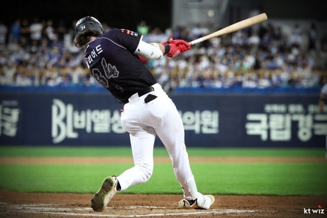 "마지막 날 90승이라니" KT, 삼성에 4-2 승리…창단 첫 10연승까지