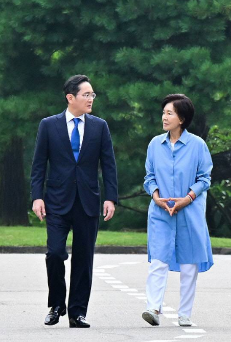 홍라희 삼성전자 지분 이재용에 2.6조 증여, 지분율 1.75%로…증여세는 얼마?