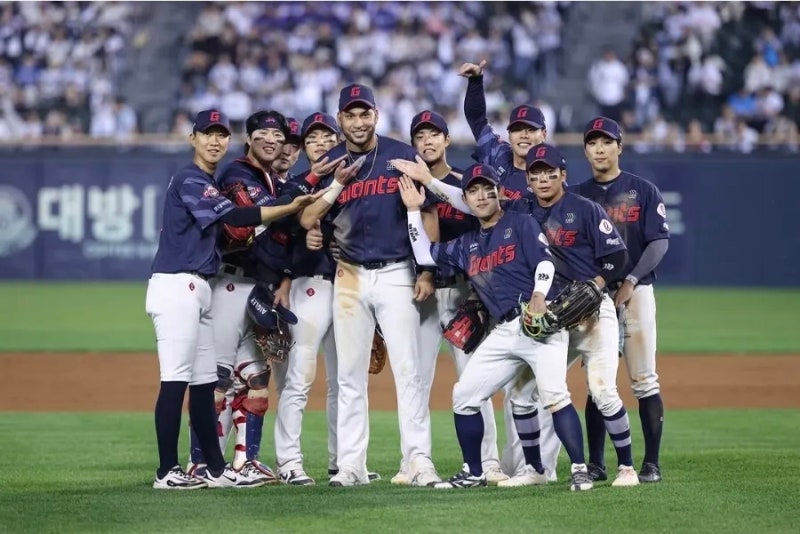 KBO 최초 선발 5명 규정이닝 진기록과 김태형 감독의 마지막 진심… 롯데의 겨울에 필요한 것