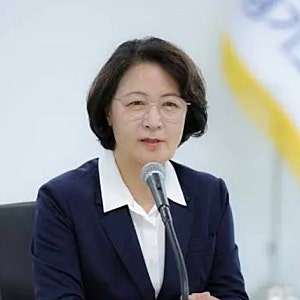 추미애 12억 관사·5465억 삭감 결국 국감서 터졌다…민주당도 질타, 김지용엔 “친윤 검사라 ....
