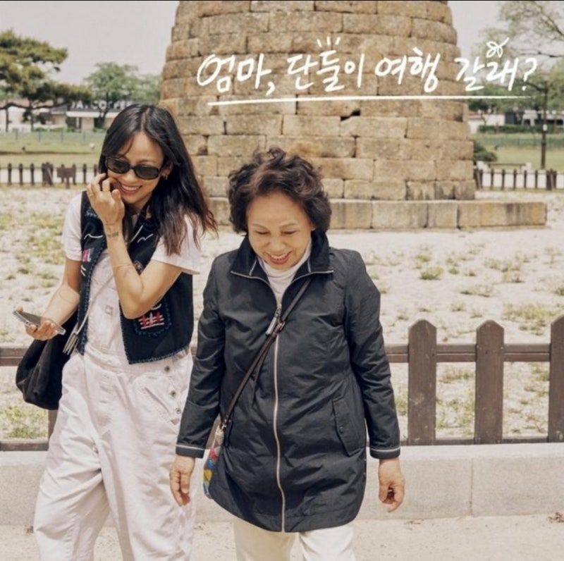“엄마 사진은 없고 꽃만 100장”…이효리가 5박6일 여행 끝에 전시회까지 연 이유