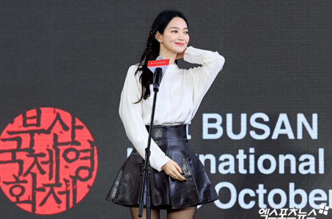 부산국제영화제 신민아 미모... 알고 보니 머리부터 발끝까지 화제