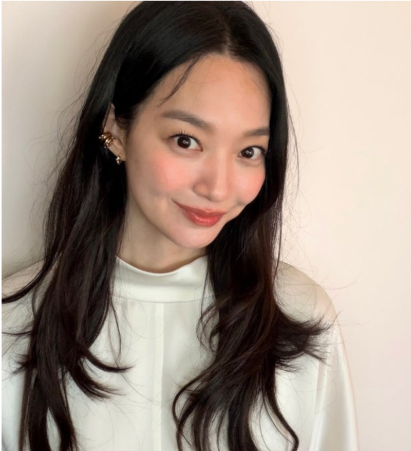 신민아 김우빈, 극강 러블리…부산국제영화제 미니스커트 패션에 시선 집중