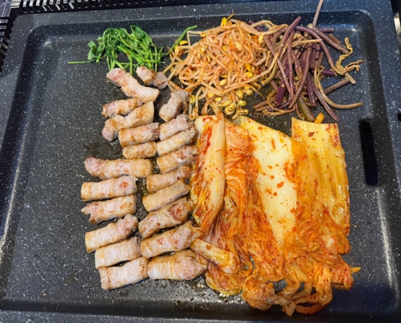 대전 고기 맛집 산장고깃집, 푸짐한 셀프바에 삼겹살까지 제대로 즐긴 후기