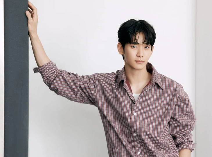 "2016년 카톡은 연예인 A씨"…김수현, 가짜 뉴스가 만든 조작 피해의 전말