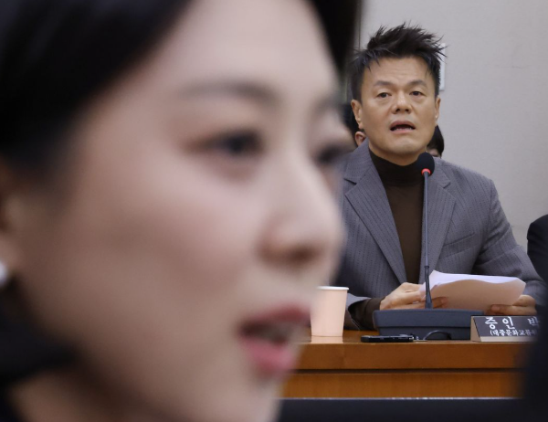 "마이크 켜면 달라지는 말"…배현진, 박진영 '패노메논' 계약 맹공