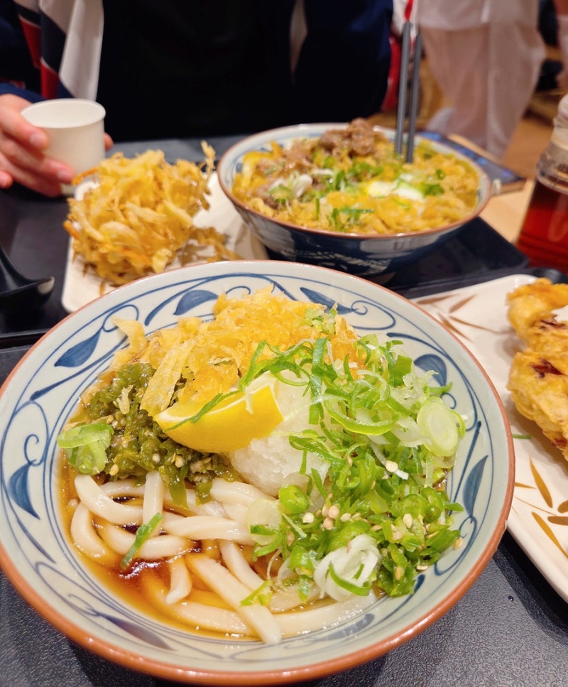 잠실 롯데타워 맛집 마루가메 우동 그린칠리붓카케 냉우동 커리 니쿠타마 웨이팅
