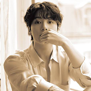 이슈형: "하다하다 피부까지 역보정? BTS 정국 억까하려고 정성스레 보정한 악플러들 수준 ㄷ....