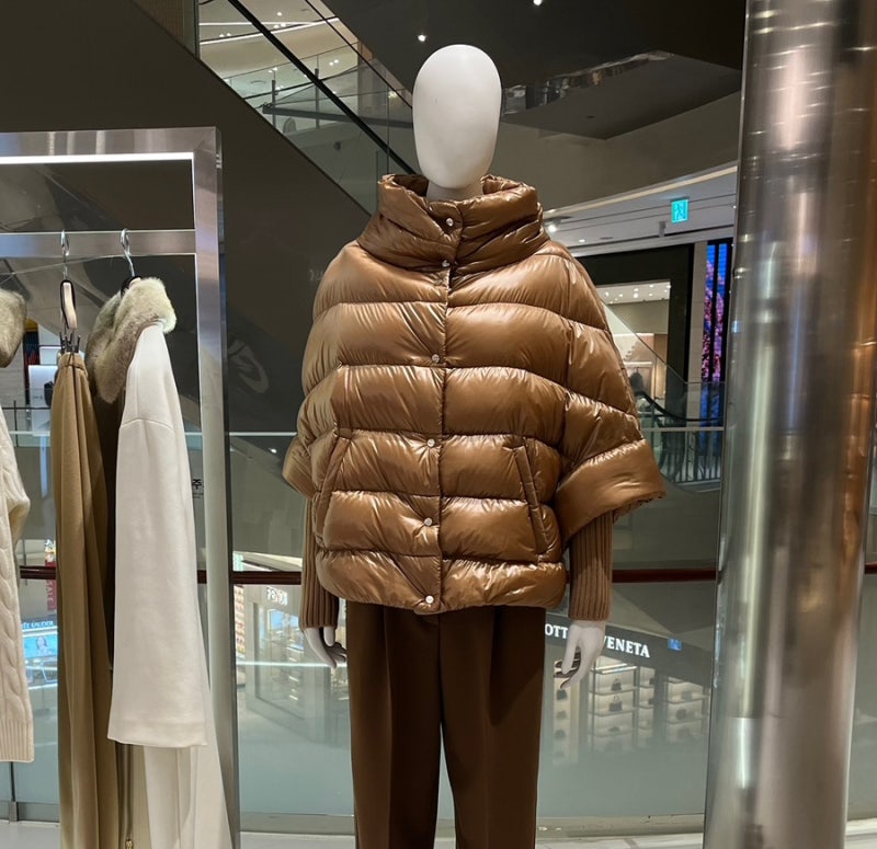 지나가다 발길 멈춘 에르노 패딩, 가격이 거의 200만원?