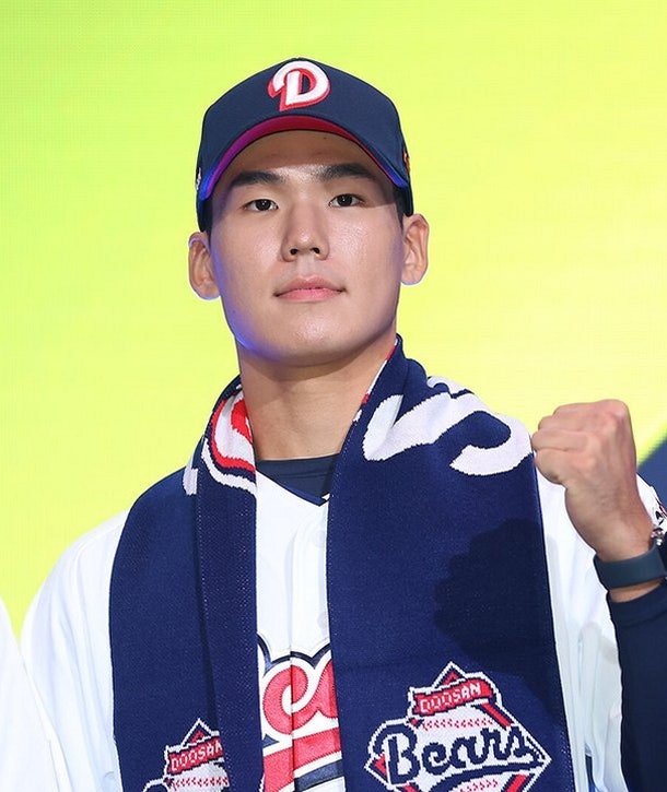 "두산과 5억원 계약" 해외 관심받던 김지우 우타 야수 신인 최고액