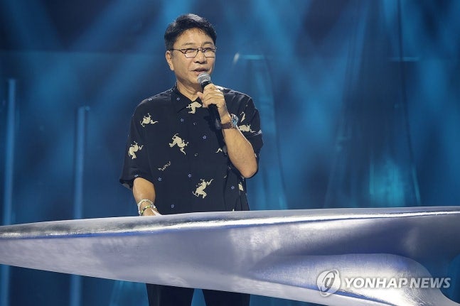 이수만 A2O 데뷔, 3년 만의 복귀를 보이·걸그룹 동시에 시작한 이유