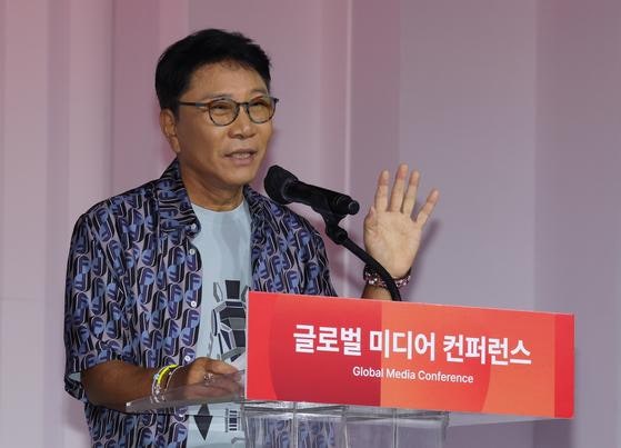 이수만, SM 떠난 지 3년 만에 돌아왔다…24인조 K팝 그룹 공개, 또 한 번 성공할까?