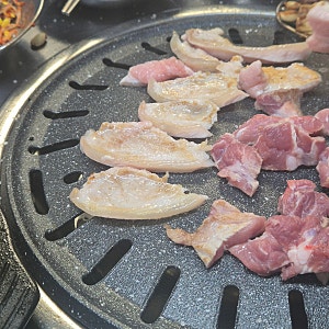 (수원) 건방진 육곳간 - 가격이 선녀인 돼지 특수부위 맛집 (낙엽살, 배꼽살, 토시살, 갈매기....