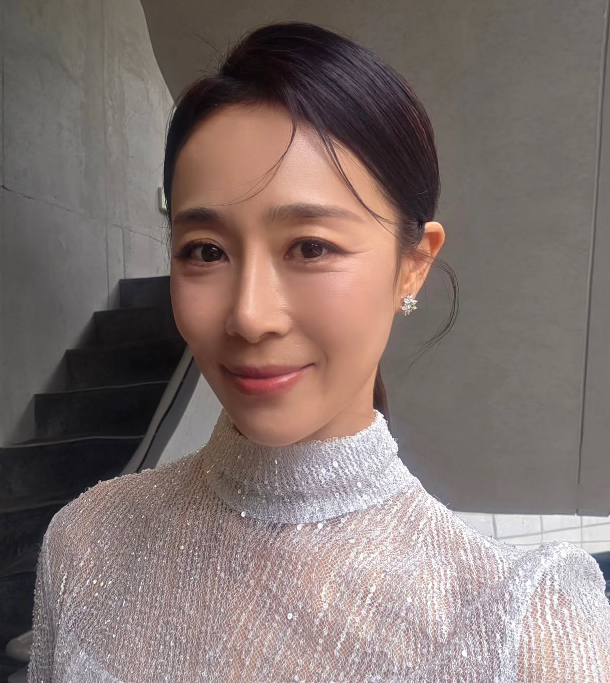 "50세 맞아?" 문정희, 6km 뛰는 걸로도 모자라... '이 운동'까지?