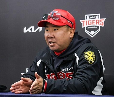 "꼴찌 후보가 뒤집혔다" KIA 이범호, 시즌 중 승부수가 통했던 이유는?시라카와와 하주석이 반....