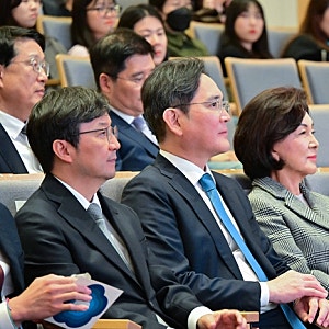 홍라희, 이재용에 삼성전자 주식 2.6조 증여…내 주가 어떻게 될까