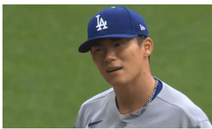 [MLB]충격..."이런 표정 처음 본다" 순한 양 같던 야마모토마저 고개 갸웃하게 만든 그 포수의 ....