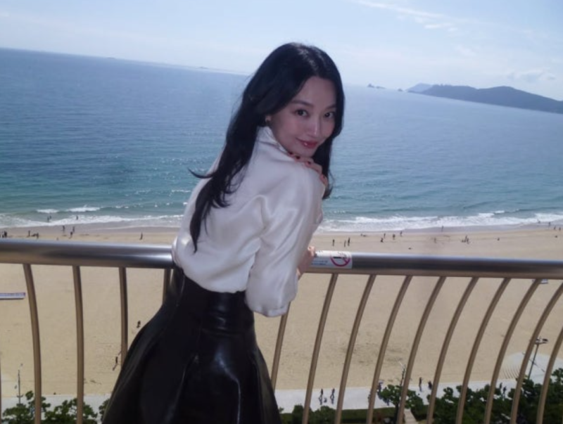 신민아 김우빈, 극강 러블리…결혼 후 영화 눈동자부터 재혼황후까지 달라진 행보