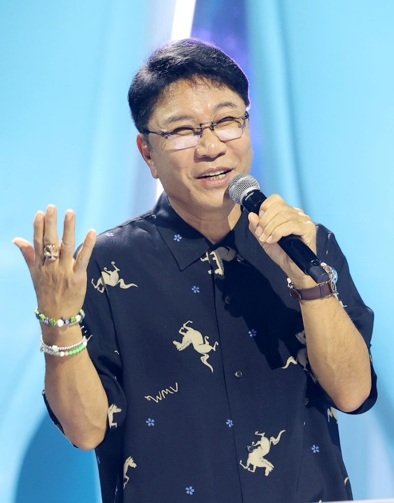 또 회춘해버린 75세 이수만 근황...패션까지 남다름
