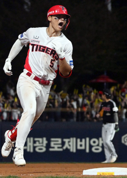 [프로야구] "20-20 포기하고 기습번트를?" KIA 김도영 45호포 뒤에 숨은 '명품 조연' 박재현 감동 ....