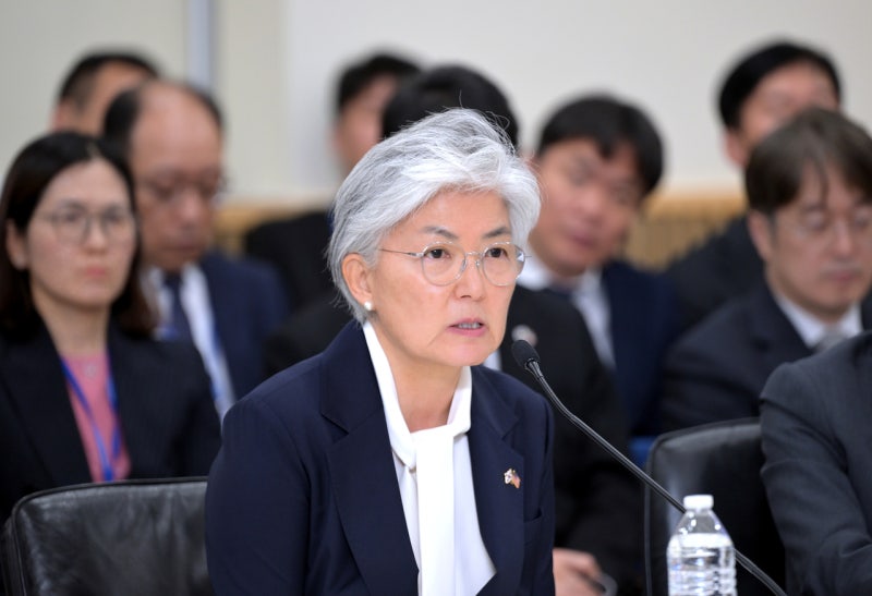 강경화 "지뢰폭발 '불의의 사고' 아니다" 李· 鄭 입장 반박...한미동맹의 이상기류 시인