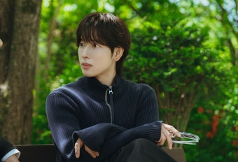 '살인 용의자' 임시완 곁에 남장 비서가?…설인아의 숨겨진 정체, tvN '나의 유죄인간' 반전