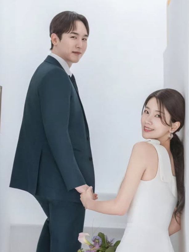 '욕망 고모' <b>엄지인</b> 아니었다? 미스코리아 출신 <b>아나운서</b>, 결혼 깜짝....