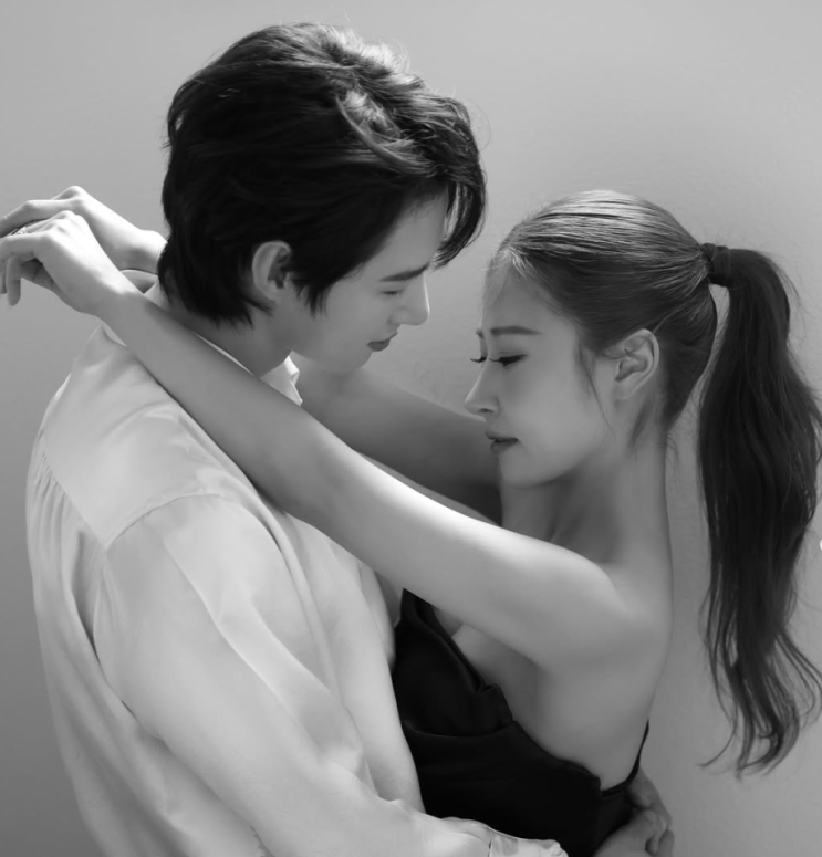 '서준맘' <b>박세미</b>, 깜짝 <b>결혼</b> 발표하더니…2년째 매일 발 마사지해준 ....