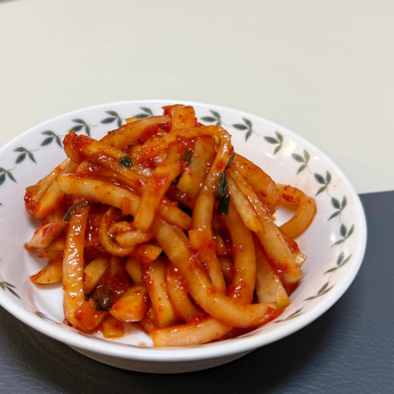 초간단 류수영 무생채 레시피｜가을 무로 맛있는 무생채 만들기