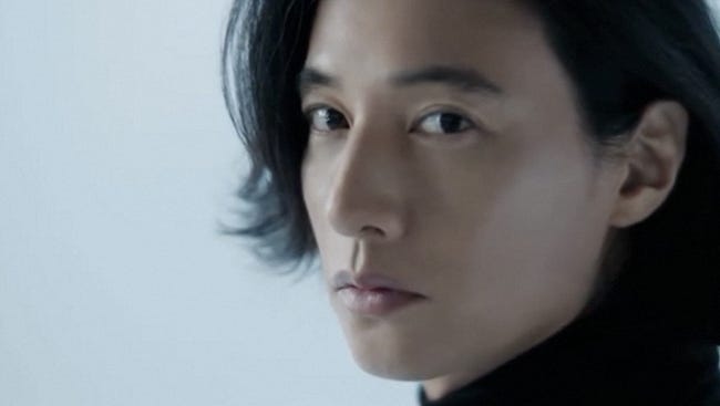 "16년째 작품이 없는데" 장발로 돌아온 원빈이 또 광고에 등장한 뜻밖의 근황