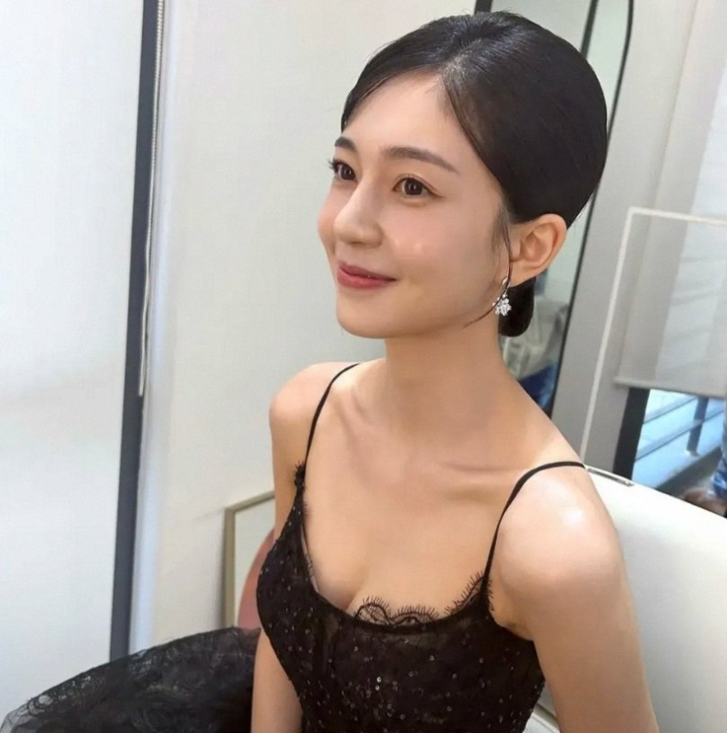하이킥 소녀 백진희, 윤현민과 7년 연애 끝났다더니 결국 캐나다 연상남과 결혼…정체 봤더....