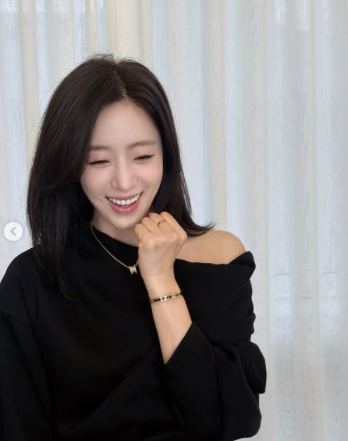 ‘김병우 감독♥’ 함은정, 결혼 1년 차 새댁의 센스 있는 하객룩…우아한 매력 눈길