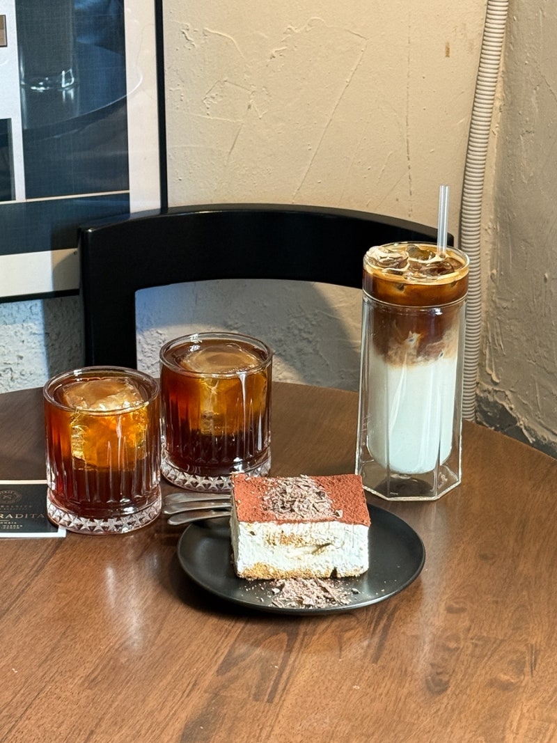 연남동 카페, 티라미수 커피 맛집 / 센트럴사이트 연남점