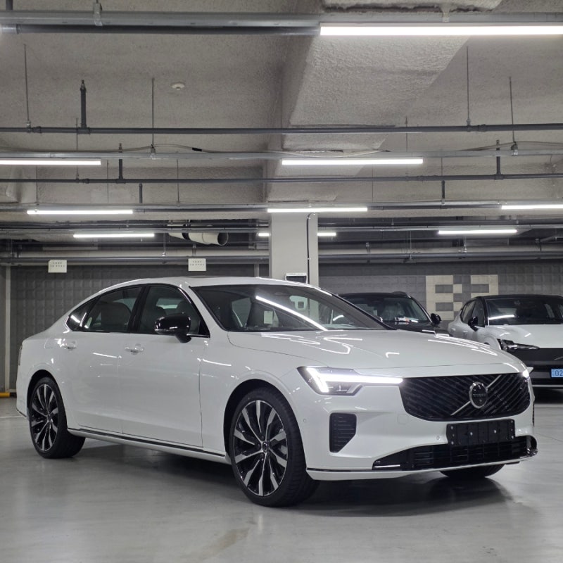볼보 S90 B5 울트라 다크 가격 7,390만원 | 브라이트 차이점부터 실내·2열 공간까지