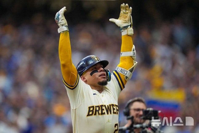 MLB NLCS 2차전 밀워키, 야마모토 무너뜨리고 다저스에 7-4 승리 시리즈 2연승
