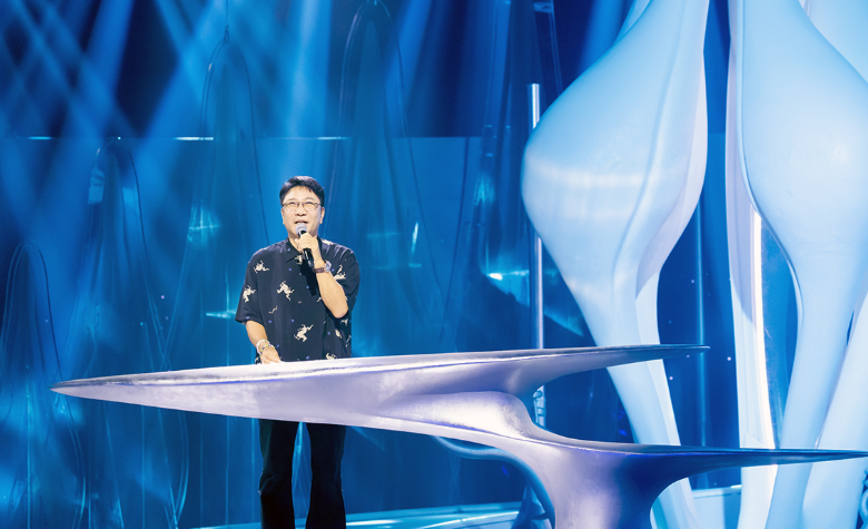 '경업금지 끝' 이수만, 2년 5개월 만에 국내 복귀…24인 신인 A2O 소울·라이트 첫 공개