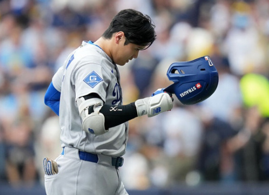다저스 탈락 위기! 야마모토 충격의 2.2이닝 강판·오타니 무안타 빈공…밀워키에 4-7 패배 NLCS....