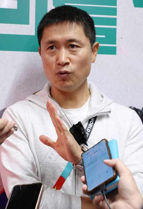 "개인이 빛나려 하면 안 된다"… <b>김민재 작심 발언</b>과 이영표의 뼈 있....