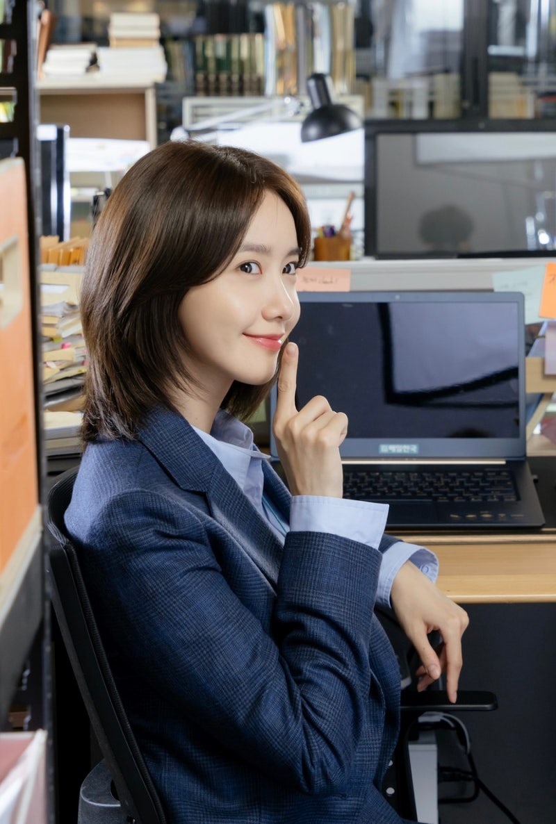 임윤아 맞아? 턱선 단발로 확 달라진 분위기…가을 여신의 파격 변신