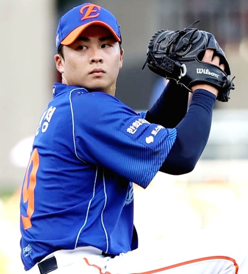 [한화 이글스] "왕옌청 내년에도 함께한다" 연봉 10만 달러가 30만 달러로… KBO 규정 한도까지 ....