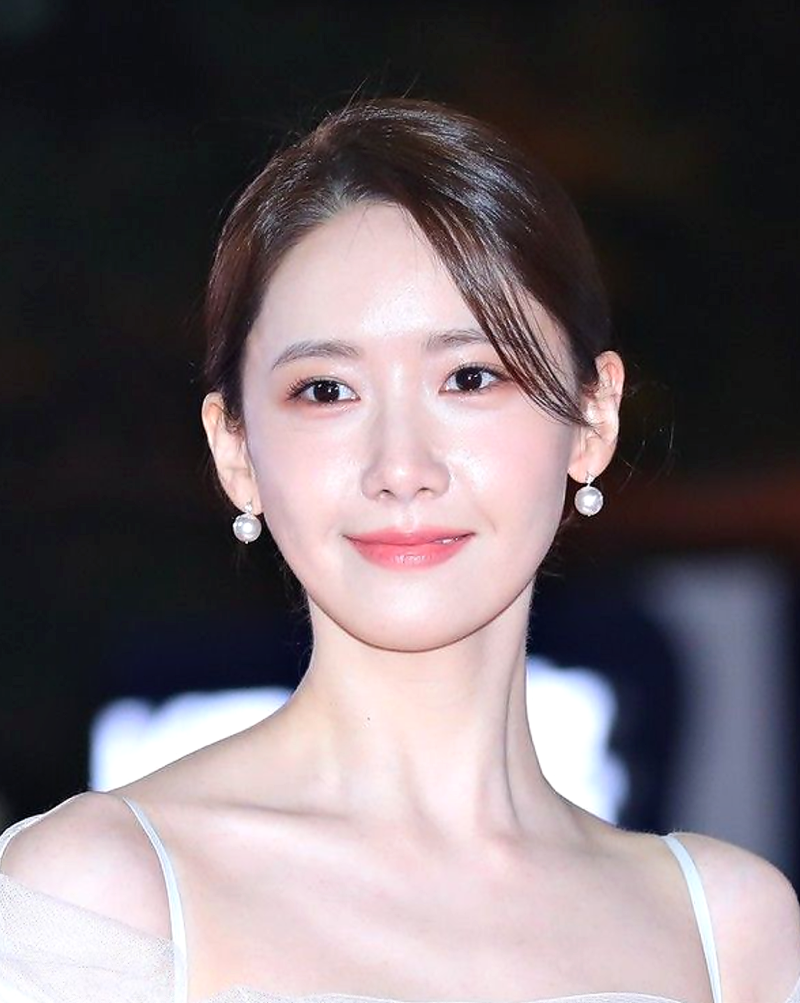 얼굴은 리즈 찍었는데.. 코디는 반응 확 갈린 36세 여배우 100만원대 롱스커트