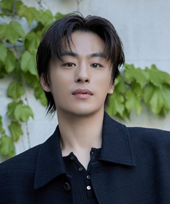 배우 구교환, 독보적인 개성으로 대세 입증!‘군체’부터 ‘부활남: 더 레드’까지 열일 행....